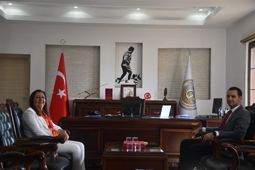 Kaymakamımız Sn. Baha Büyükkaymakcı'ya Gümüşhacıköy Belediye Başkanı Sn. Zehra Özyol dan Hoş Geldiniz Ziyareti